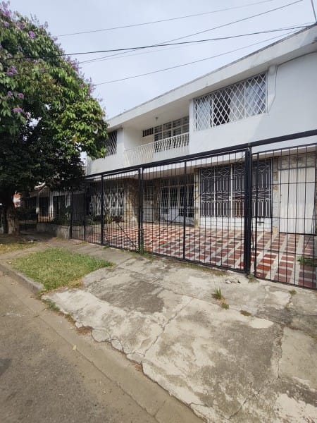 Casa de 12 alcobas en venta en Santa Anita, Cali, 360 m² · foto 2 de 7