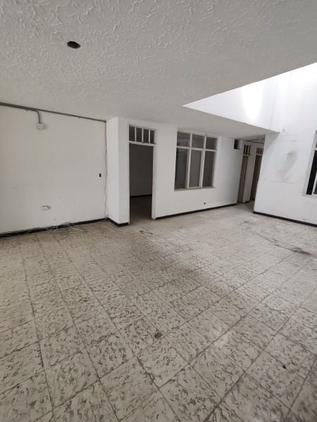Casa de 12 alcobas en venta en Santa Anita, Cali, 360 m² · foto 3 de 7