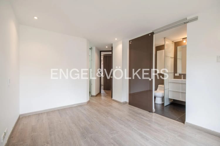Apartamento de 3 alcobas en arriendo en Chicó Reservado, Bogotá, 234 m² · foto 9 de 18