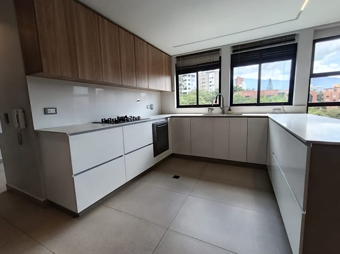 Apartamento de 3 alcobas en arriendo en El Diamante No. 2, Medellín, 370 m² · foto 4 de 20