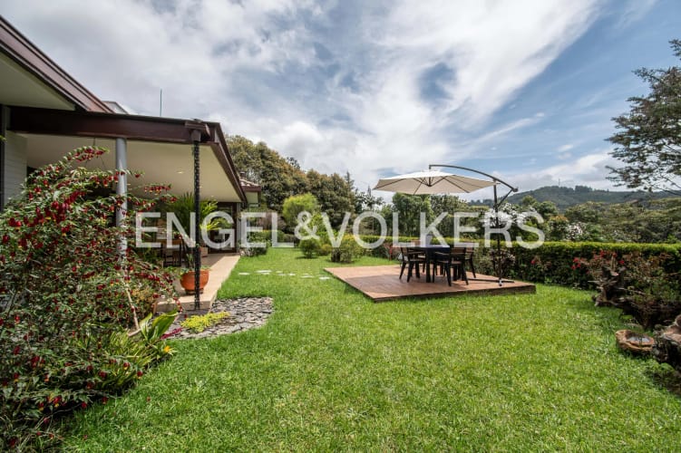 Casa de 4 alcobas en venta en Loma Del Escobero, Envigado, 422 m² · foto 19 de 20