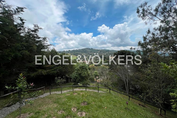 Casa de 4 alcobas en venta en Loma Del Escobero, Envigado, 422 m² · foto 17 de 20