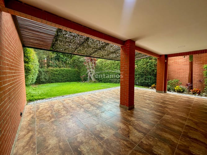 Casa de 3 alcobas en arriendo en Bosques De Zuñiga, Envigado, 250 m² · foto 4 de 24