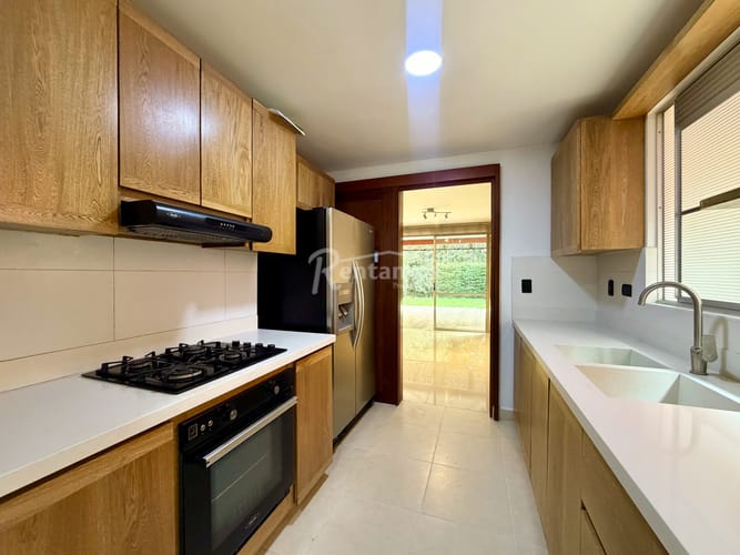 Casa de 3 alcobas en arriendo en Bosques De Zuñiga, Envigado, 250 m² · foto 8 de 24