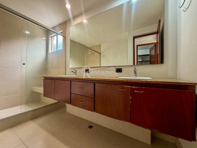 Casa de 3 alcobas en arriendo en Bosques De Zuñiga, Envigado, 250 m² · foto 17 de 24