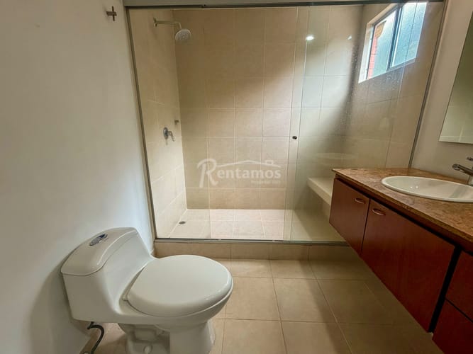 Casa de 3 alcobas en arriendo en Bosques De Zuñiga, Envigado, 250 m² · foto 18 de 24