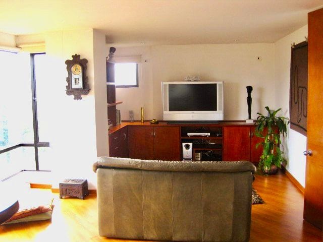 Apartamento de 4 alcobas en venta en Club De Los Lagartos, Bogotá, 245 m² · foto 9 de 20