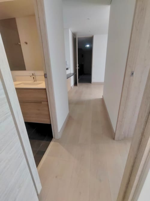 Apartamento de 2 alcobas en arriendo en Los Balsos, Medellín, 63 m² · foto 2 de 18
