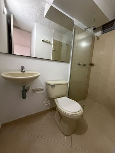 Apartamento de 3 alcobas en arriendo en Camino Verde, Envigado, 65 m² · foto 3 de 12