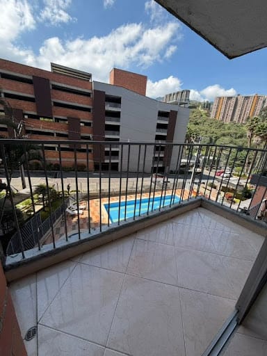 Apartamento de 3 alcobas en arriendo en Camino Verde, Envigado, 65 m² · foto 9 de 12