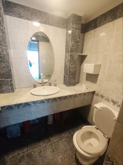 ALQUILER Local comercial de 132m2 en zona de outlets en Aguada · Foto 6