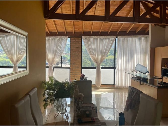 Casa de 3 alcobas en venta en Pan De Azucar, Sabaneta, 190 m² · foto 2 de 13