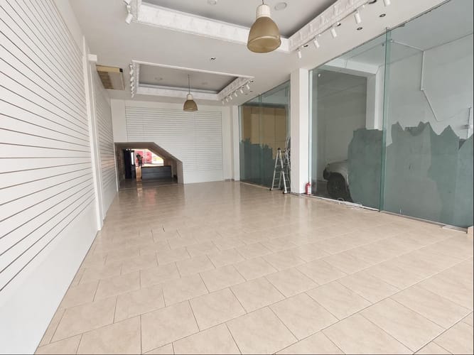 ALQUILER Edificio de 938m2 en zona de outlets en Aguada · Foto 2
