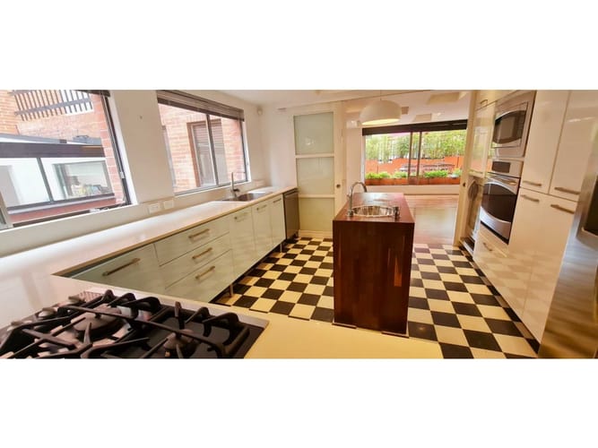 Apartamento de 3 alcobas en arriendo en Chico, Bogotá, 230 m² · foto 5 de 24