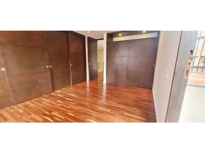 Apartamento de 3 alcobas en arriendo en Chico, Bogotá, 230 m² · foto 13 de 24