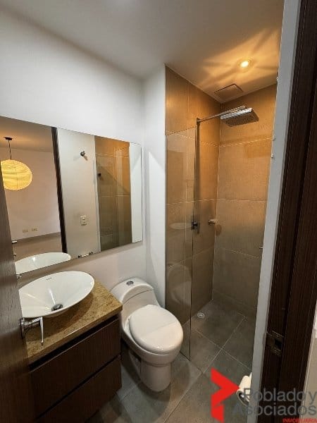 Apartamento de 2 alcobas en arriendo en Loma Del Chocho, Envigado, 91 m² · foto 2 de 12