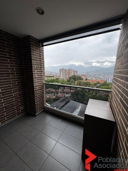 Apartamento de 2 alcobas en arriendo en Loma Del Chocho, Envigado, 91 m² · foto 4 de 12