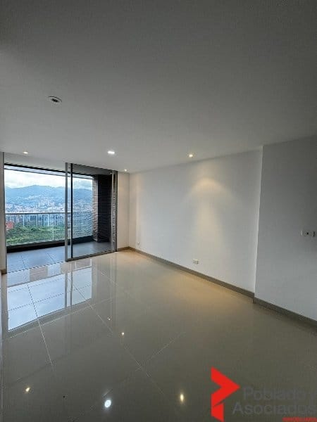 Apartamento de 2 alcobas en arriendo en Loma Del Chocho, Envigado, 91 m² · foto 8 de 12
