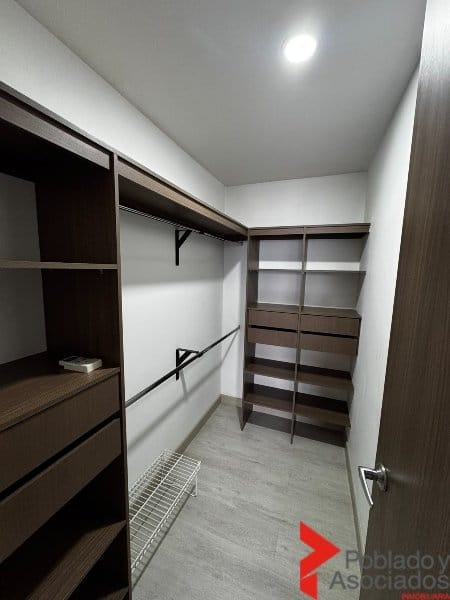 Apartamento de 2 alcobas en arriendo en Loma Del Chocho, Envigado, 91 m² · foto 10 de 12