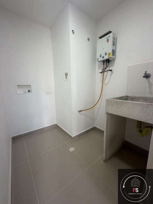 Apartamento de 3 alcobas en arriendo en Las Lomitas, Sabaneta, 90 m² · foto 2 de 24