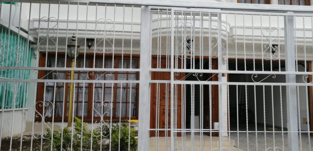 Casa de 4 alcobas en arriendo en Prados Del Limonar, Cali, 120 m² · foto 1 de 24