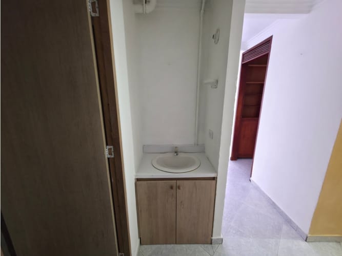 Apartamento de 3 alcobas en arriendo en El Chagualo, Medellín, 45 m² · foto 16 de 18