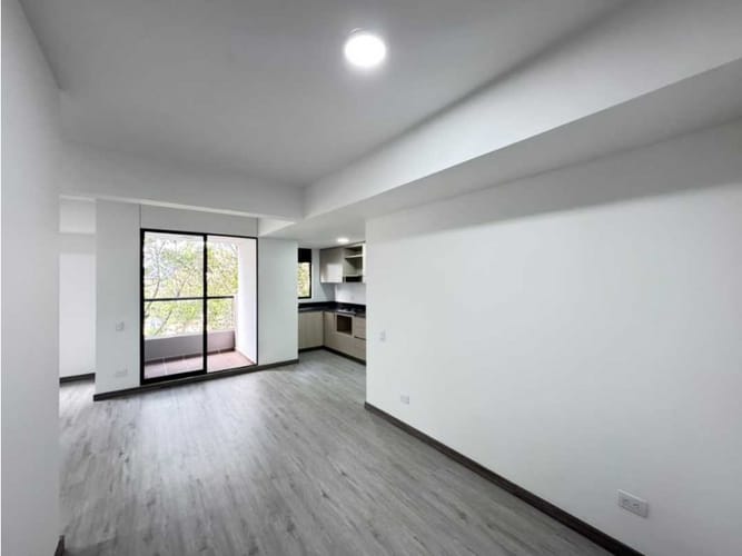 Apartamento de 2 alcobas en venta en Las Palmas, Medellín, 71 m² · foto 2 de 12