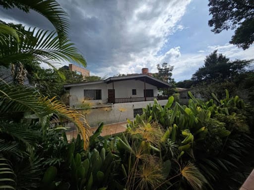 Casa de 9 alcobas en arriendo en Las Lomas, Medellín, 400 m² · foto 2 de 24
