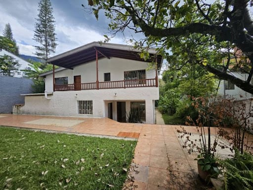 Casa de 9 alcobas en arriendo en Las Lomas, Medellín, 400 m² · foto 3 de 24