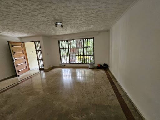 Casa de 9 alcobas en arriendo en Las Lomas, Medellín, 400 m² · foto 4 de 24