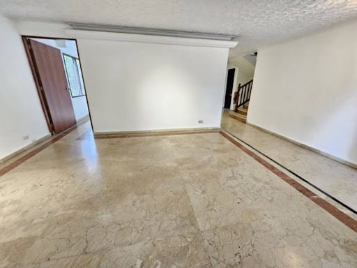 Casa de 9 alcobas en arriendo en Las Lomas, Medellín, 400 m² · foto 6 de 24