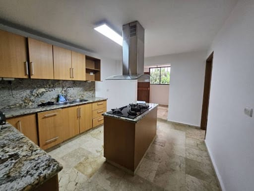 Casa de 9 alcobas en arriendo en Las Lomas, Medellín, 400 m² · foto 8 de 24
