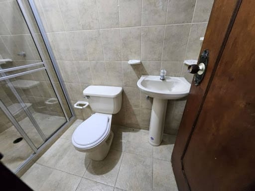 Casa de 9 alcobas en arriendo en Las Lomas, Medellín, 400 m² · foto 11 de 24