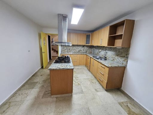 Casa de 9 alcobas en arriendo en Las Lomas, Medellín, 400 m² · foto 12 de 24