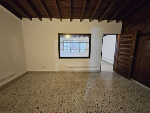 Casa de 9 alcobas en arriendo en Las Lomas, Medellín, 400 m² · foto 13 de 24