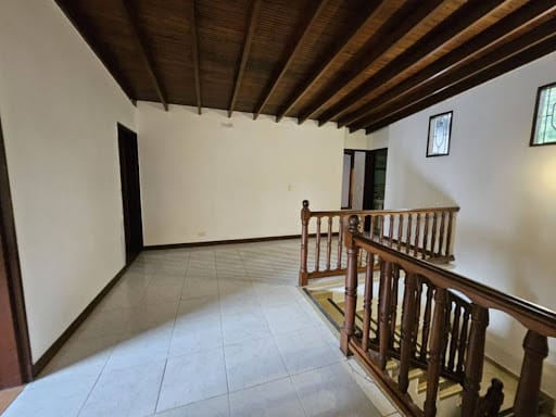 Casa de 9 alcobas en arriendo en Las Lomas, Medellín, 400 m² · foto 17 de 24