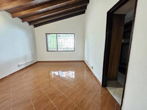 Casa de 9 alcobas en arriendo en Las Lomas, Medellín, 400 m² · foto 22 de 24