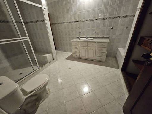 Casa de 9 alcobas en arriendo en Las Lomas, Medellín, 400 m² · foto 23 de 24