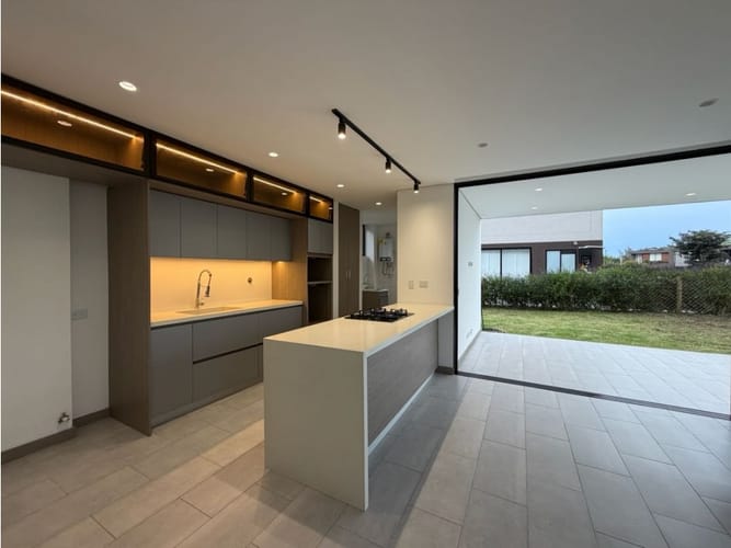 Casa de 3 alcobas en arriendo en Llano Grande, Rionegro, 180 m² · foto 5 de 23