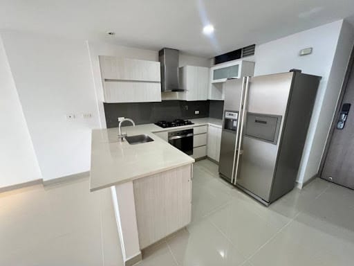 Apartamento de 2 alcobas en arriendo en El Diamante 2, Envigado, 91 m² · foto 3 de 14