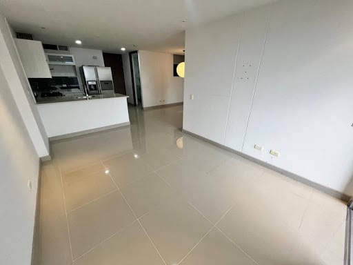 Apartamento de 2 alcobas en arriendo en El Diamante 2, Envigado, 91 m² · foto 4 de 14