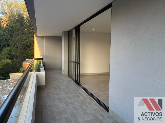 Apartamento de 2 alcobas en arriendo en Los Balsos, Medellín, 87 m² · foto 4 de 12
