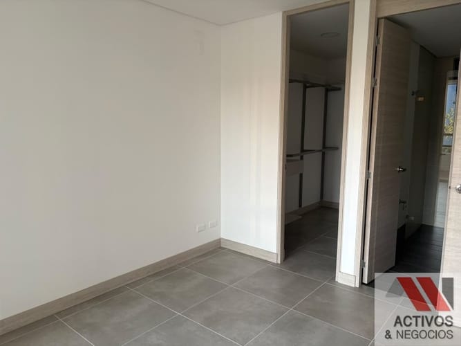 Apartamento de 2 alcobas en arriendo en Los Balsos, Medellín, 87 m² · foto 5 de 12