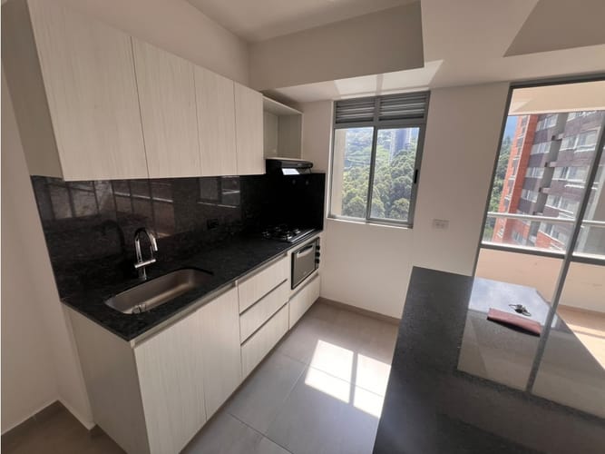 Apartamento en arriendo en Las Lomitas, Sabaneta, 90 m² · foto 3 de 24
