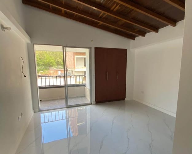Apartamento de 3 alcobas en arriendo en Belén, Medellín, 120 m² · foto 4 de 11