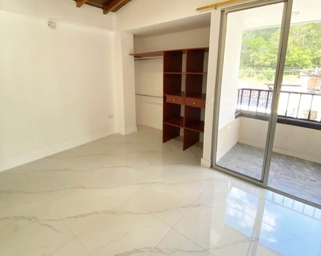 Apartamento de 3 alcobas en arriendo en Belén, Medellín, 120 m² · foto 9 de 11