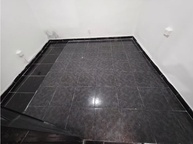 Casa de 8 alcobas en arriendo en Miraflores, Medellín, 250 m² · foto 8 de 24