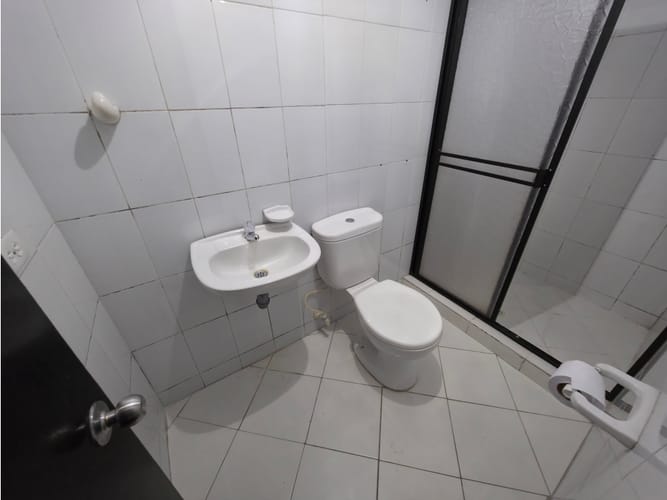 Casa de 8 alcobas en arriendo en Miraflores, Medellín, 250 m² · foto 14 de 24