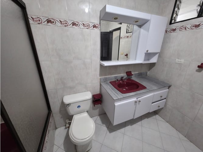 Casa de 8 alcobas en arriendo en Miraflores, Medellín, 250 m² · foto 21 de 24