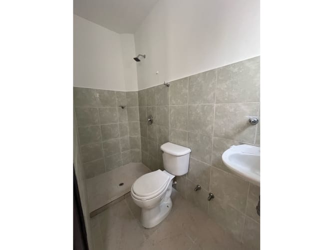 Casa de 4 alcobas en arriendo en La Magnolia, Envigado, 200 m² · foto 5 de 16